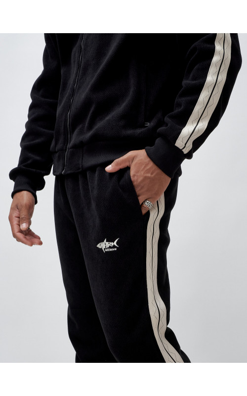 Мужской спортивный утеплённый костюм с начёсом для активного отдыха.