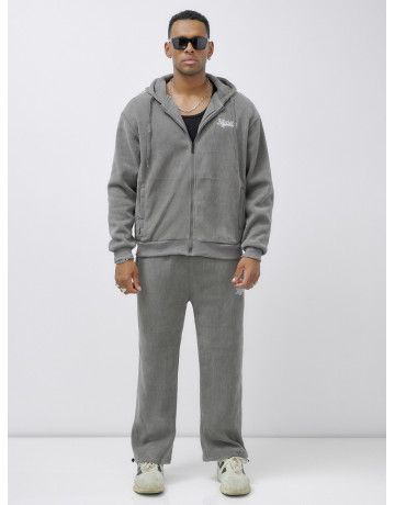 Мужской спортивный костюм для активного образа жизни.