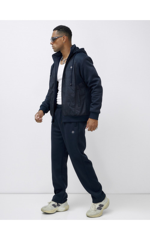 Мужской зимний спортивный костюм для активного отдыха.