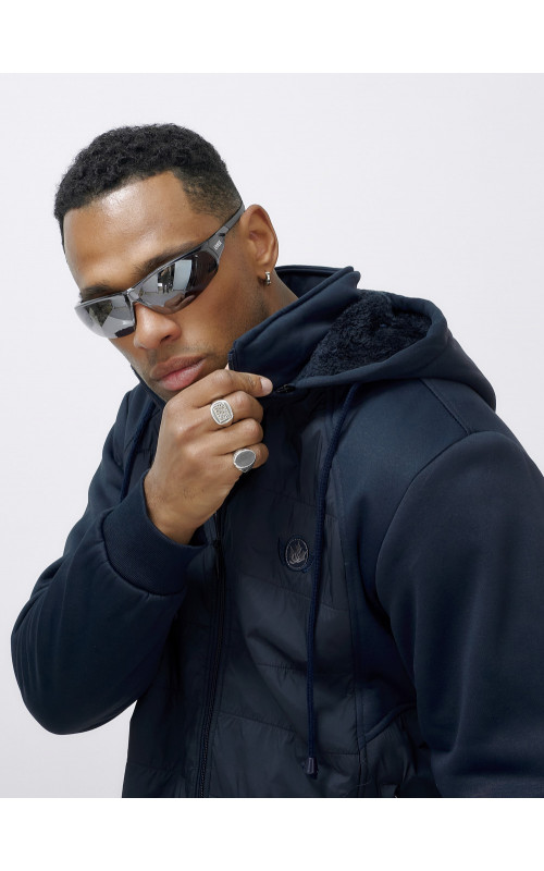 Мужской зимний спортивный костюм для активного отдыха.