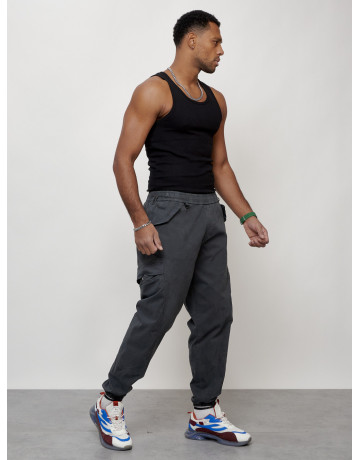 Мужские брюки зауженного кроя.