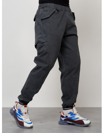 Мужские брюки зауженного кроя.