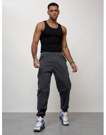 Мужские брюки зауженного кроя.