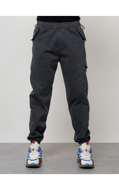 Мужские брюки зауженного кроя.