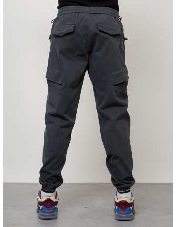 Мужские брюки зауженного кроя.