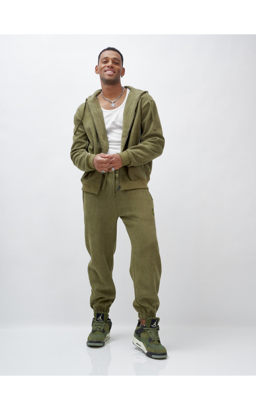 Утеплённый демисезонный костюм для мужчин свободного кроя.