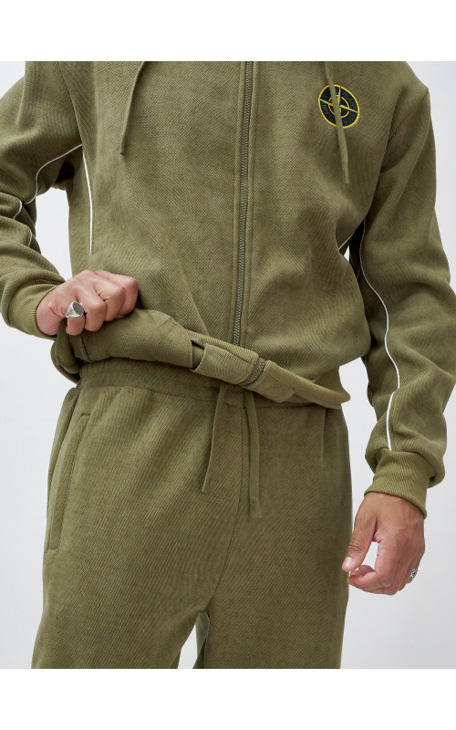 Утеплённый демисезонный костюм для мужчин свободного кроя.