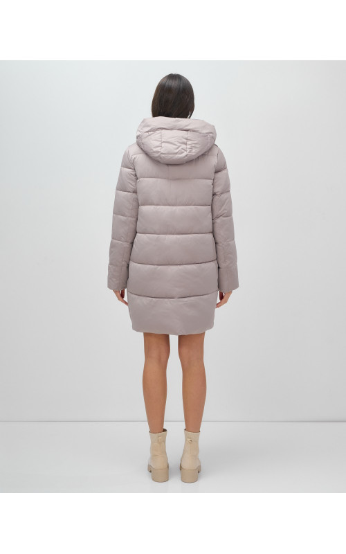 Зимняя женская куртка с капюшоном для холодной погоды.