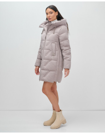 Зимняя женская куртка с капюшоном для холодной погоды.