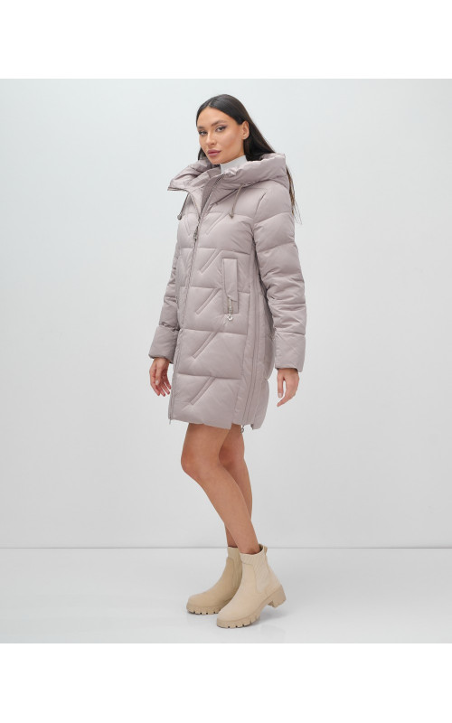 Зимняя женская куртка с капюшоном для холодной погоды.