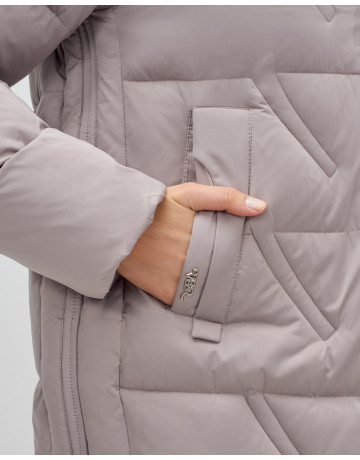 Зимняя женская куртка с капюшоном для холодной погоды.