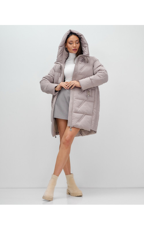 Зимняя женская куртка с капюшоном для холодной погоды.