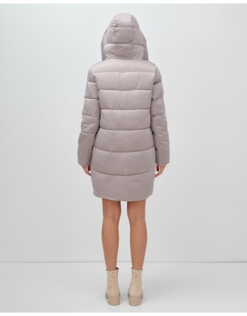 Зимняя женская куртка с капюшоном для холодной погоды.