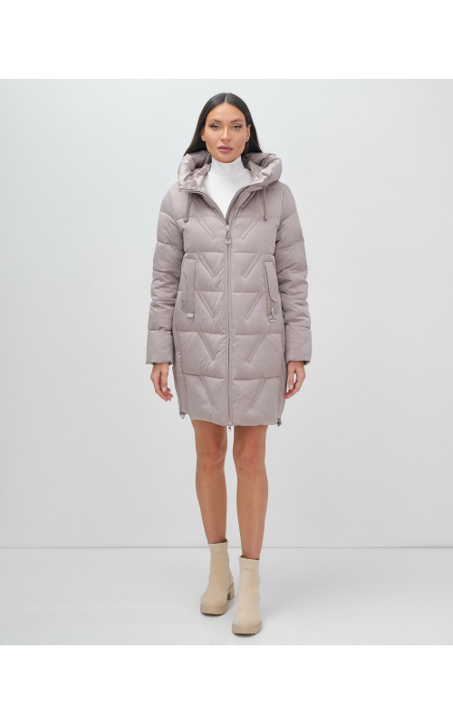 Зимняя женская куртка с капюшоном для холодной погоды.