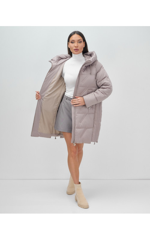 Зимняя женская куртка с капюшоном для холодной погоды.