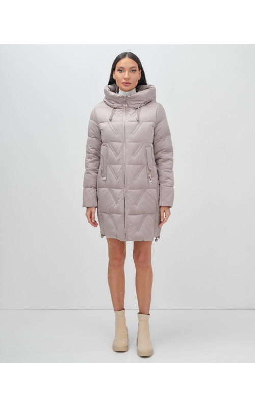 Зимняя женская куртка с капюшоном для холодной погоды.