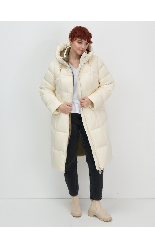 Длинный пуховик для женщин с капюшоном.