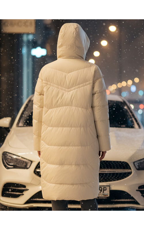 Длинный пуховик для женщин с капюшоном.