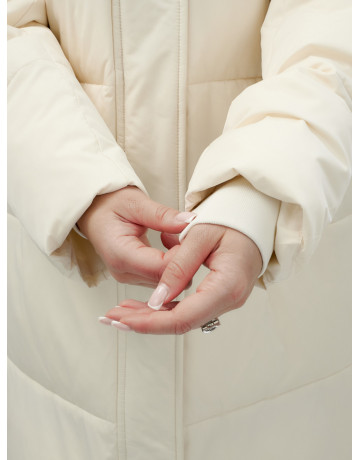 Тёплый женский пуховик с капюшоном до колена.