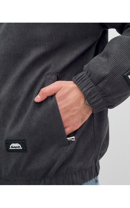 Мужская демисезонная куртка: стиль и комфорт.