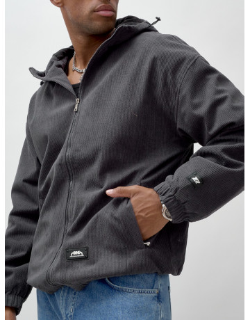 Мужская демисезонная куртка: стиль и комфорт.