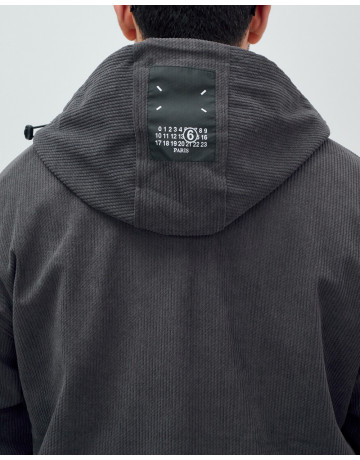 Мужская демисезонная куртка: стиль и комфорт.