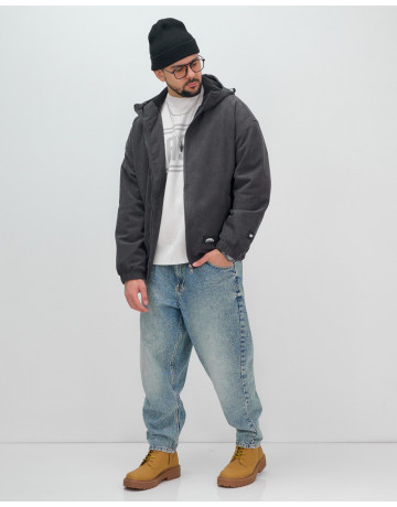 Мужская демисезонная куртка: стиль и комфорт.