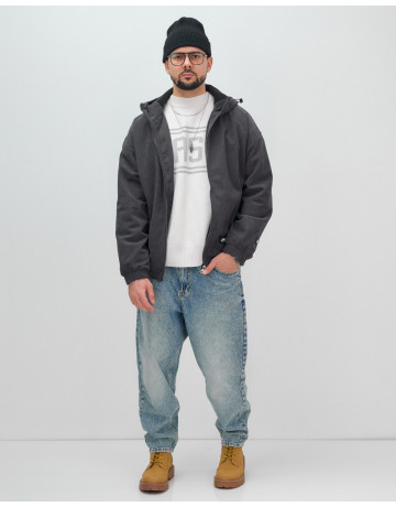 Мужская демисезонная куртка: стиль и комфорт.