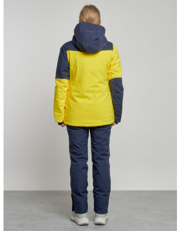 Женский горнолыжный костюм для зимних видов спорта.