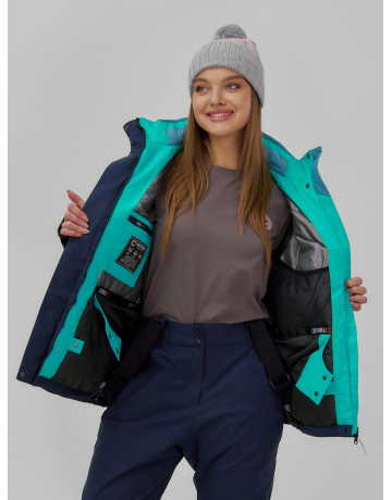 Женский горнолыжный костюм для активного отдыха.