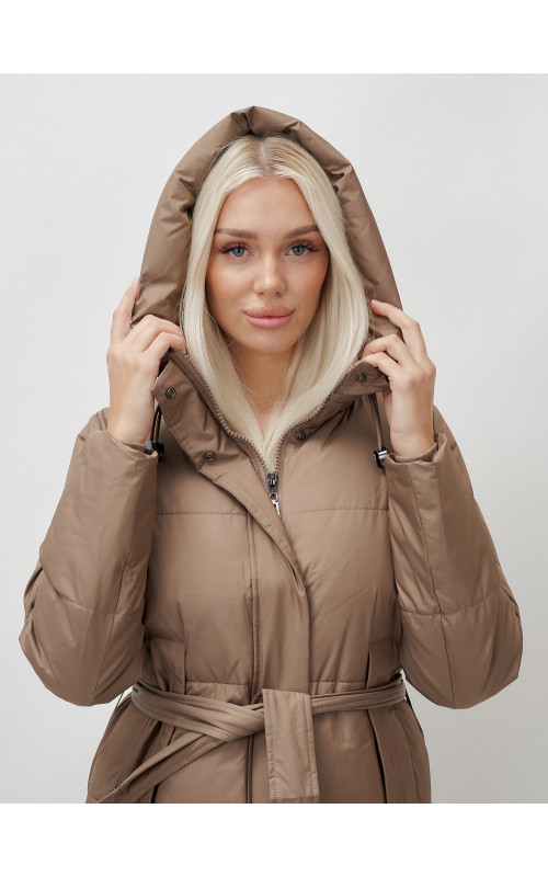 Тёплый женский пуховик с поясом и капюшоном.