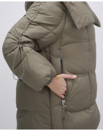 Зимний женский пуховик с капюшоном для холодного сезона.