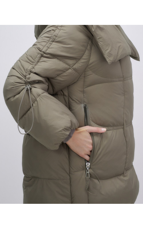 Зимний женский пуховик с капюшоном для холодного сезона.