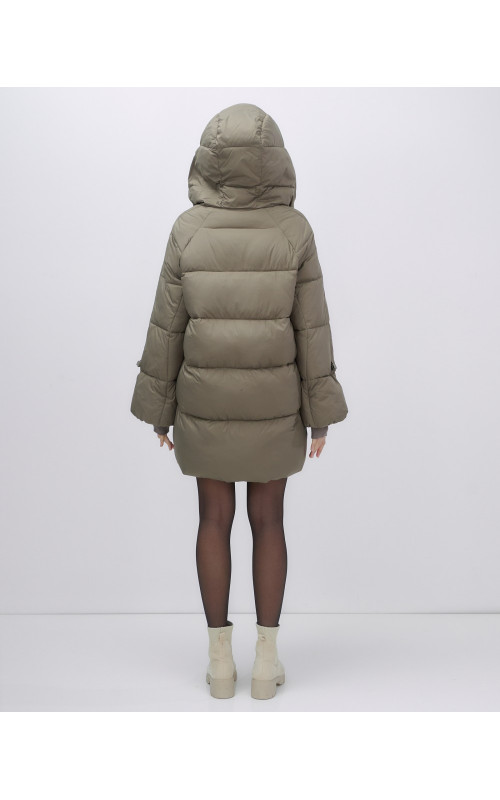 Зимний женский пуховик с капюшоном для холодного сезона.