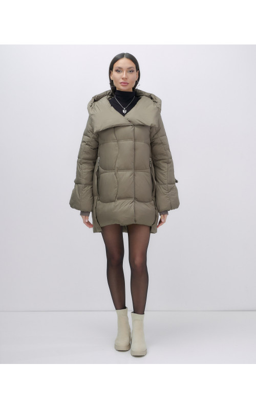 Зимний женский пуховик с капюшоном для холодного сезона.