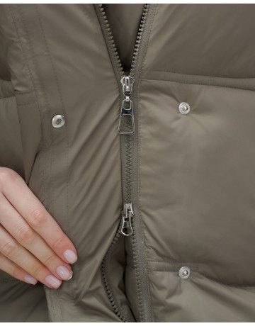 Зимний женский пуховик с капюшоном для холодного сезона.