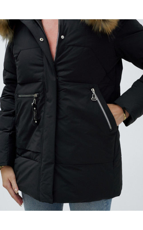 Зимняя женская куртка премиум-класса с натуральной опушкой енота.