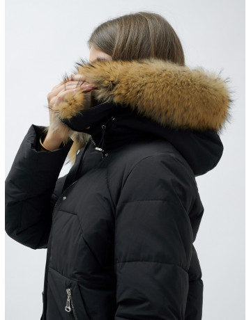 Зимняя женская куртка премиум-класса с натуральной опушкой енота.