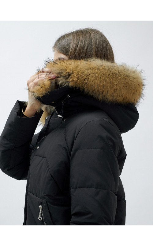 Зимняя женская куртка премиум-класса с натуральной опушкой енота.
