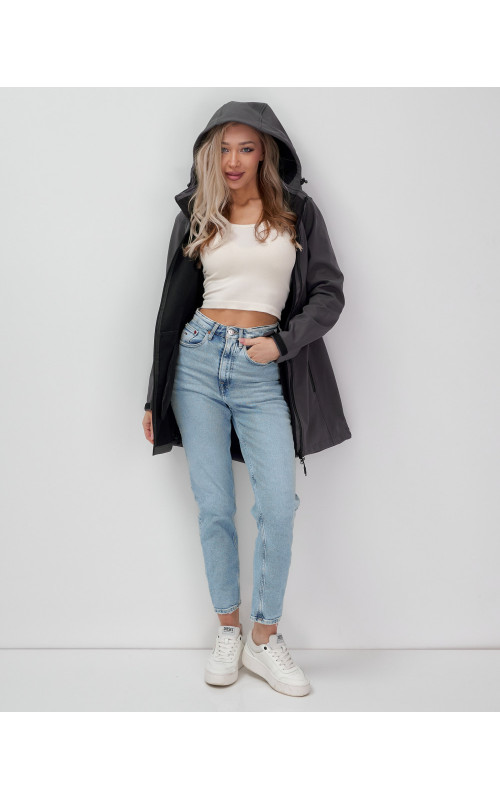 Женская парка для активных прогулок.