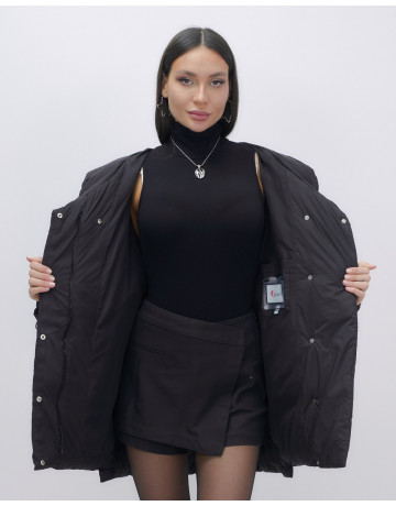 Зимняя женская куртка с капюшоном для холодной погоды.