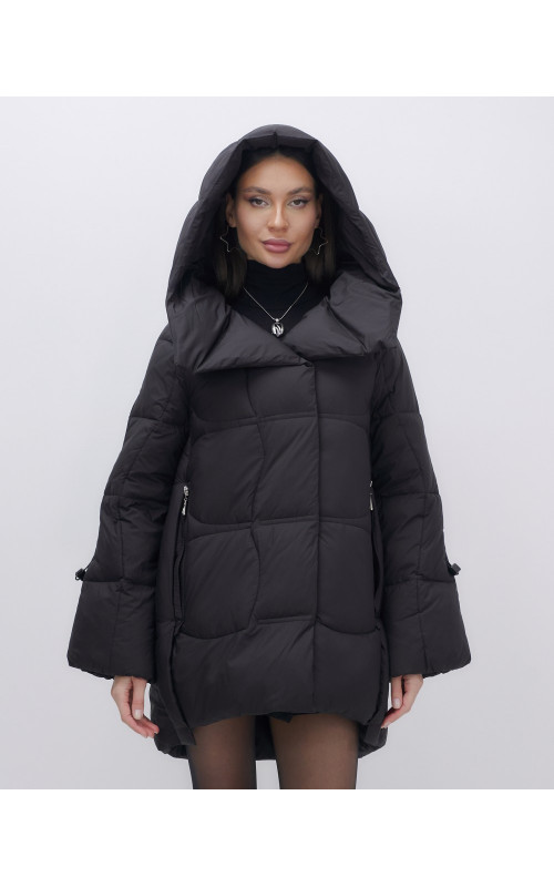 Зимняя женская куртка с капюшоном для холодной погоды.