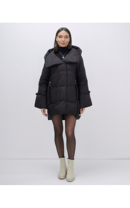 Зимняя женская куртка с капюшоном для холодной погоды.