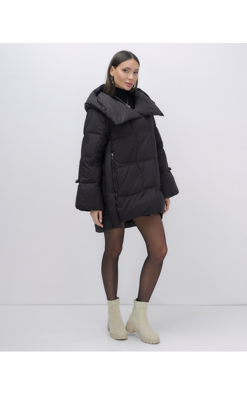 Зимняя женская куртка с капюшоном для холодной погоды.