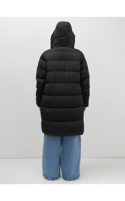 Длинный зимний пуховик для женщин с капюшоном.