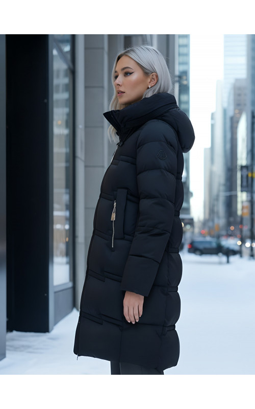 Длинный зимний пуховик для женщин с капюшоном.