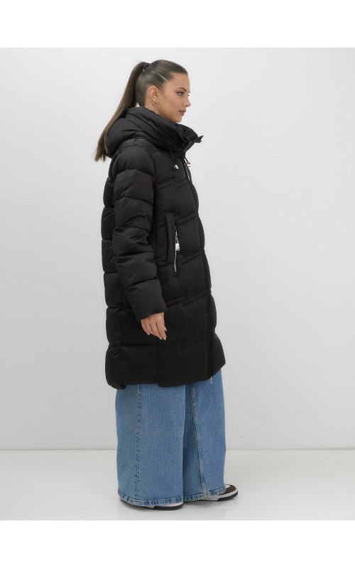 Длинный зимний пуховик для женщин с капюшоном.