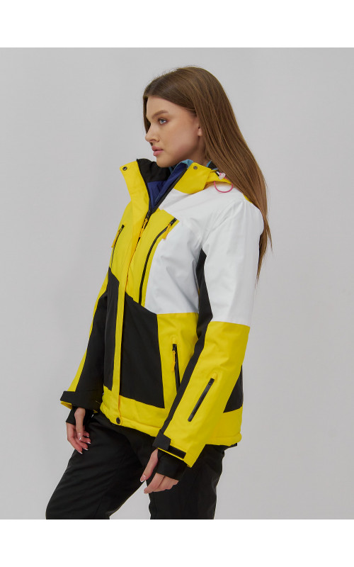 Женская горнолыжная куртка для активных женщин.