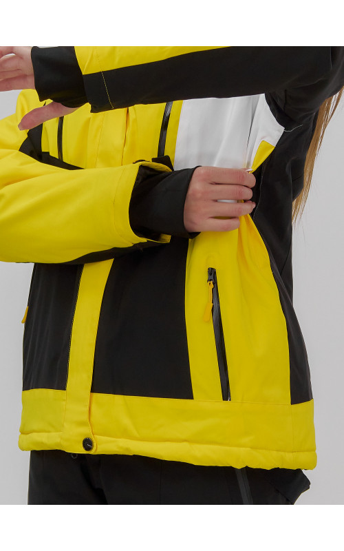 Женская горнолыжная куртка для активных женщин.