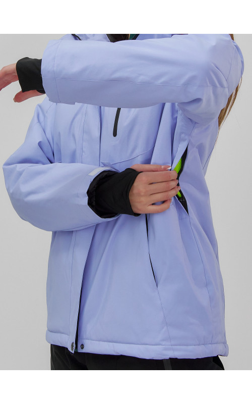 Женская горнолыжная куртка со съёмным капюшоном.